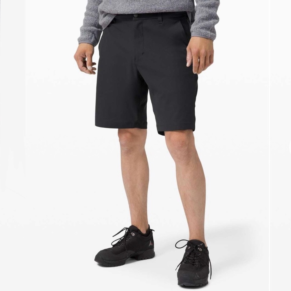 Lululemon - Commission Classic-Fit Short in Obsidian
